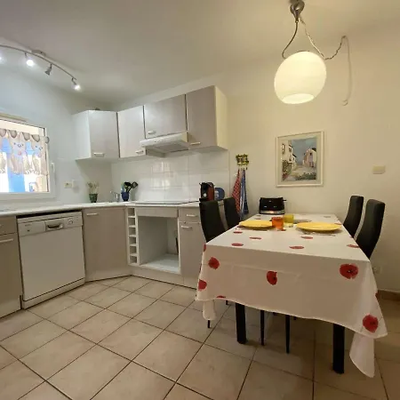 Holiday home Maison Proche Grazel, 4 Couchages, Terrasse, Parking, A 4 Min Des Commerces - Fr-1-229-813